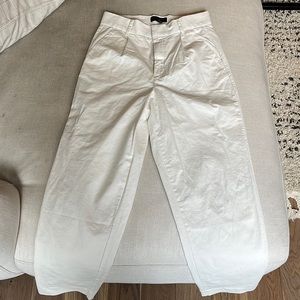 Women’s Banana Republic pleated crop authentic chino size 6 tall